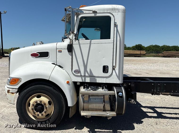 image for item EL2105 2017 Peterbilt 337 truck cab and chassis