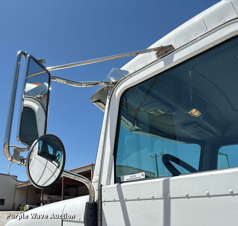 image for item EL2105 2017 Peterbilt 337 truck cab and chassis