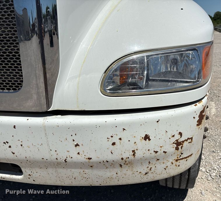 image for item EL2105 2017 Peterbilt 337 truck cab and chassis