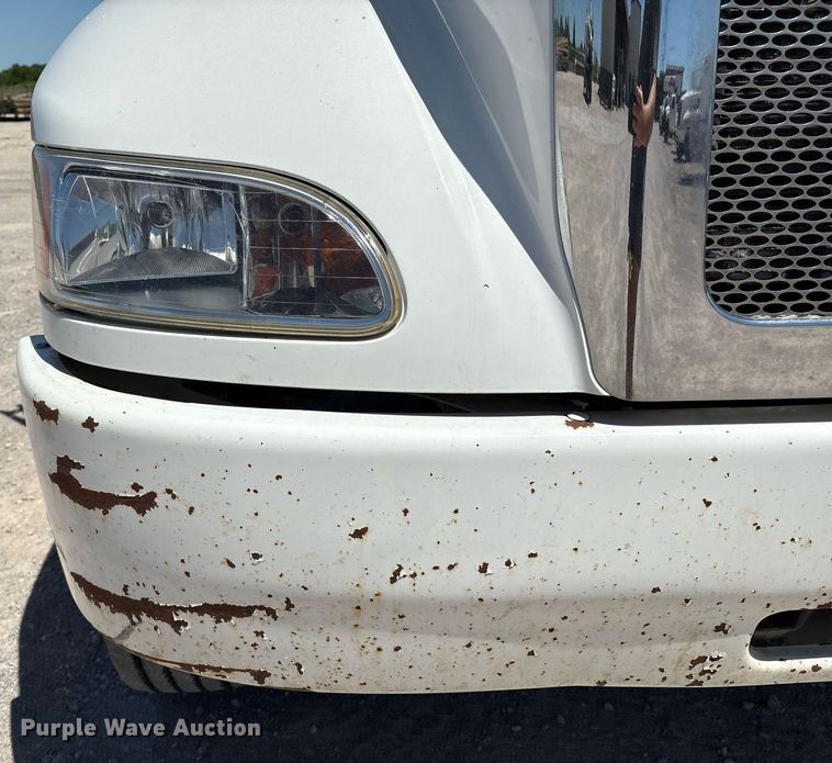 image for item EL2105 2017 Peterbilt 337 truck cab and chassis