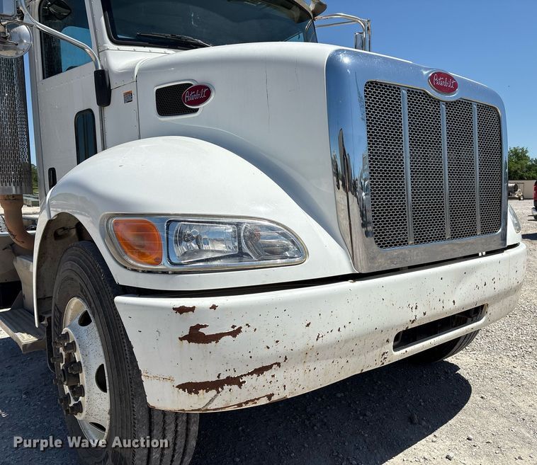 image for item EL2105 2017 Peterbilt 337 truck cab and chassis