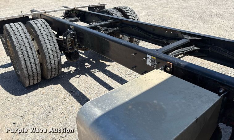 image for item EL2105 2017 Peterbilt 337 truck cab and chassis