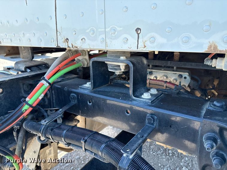 image for item EL2105 2017 Peterbilt 337 truck cab and chassis