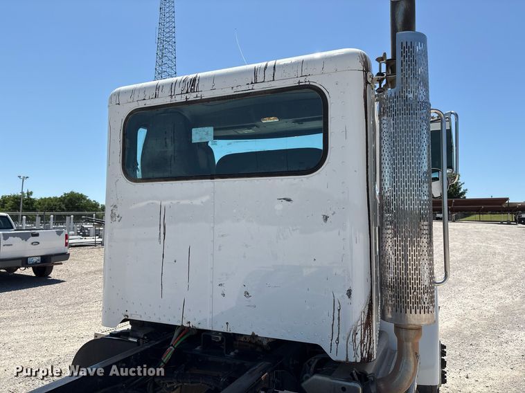 image for item EL2105 2017 Peterbilt 337 truck cab and chassis