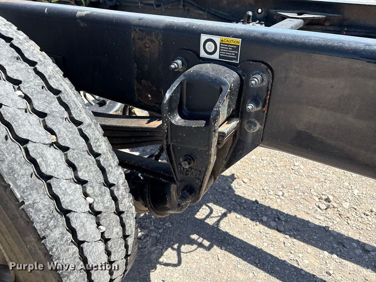 image for item EL2105 2017 Peterbilt 337 truck cab and chassis