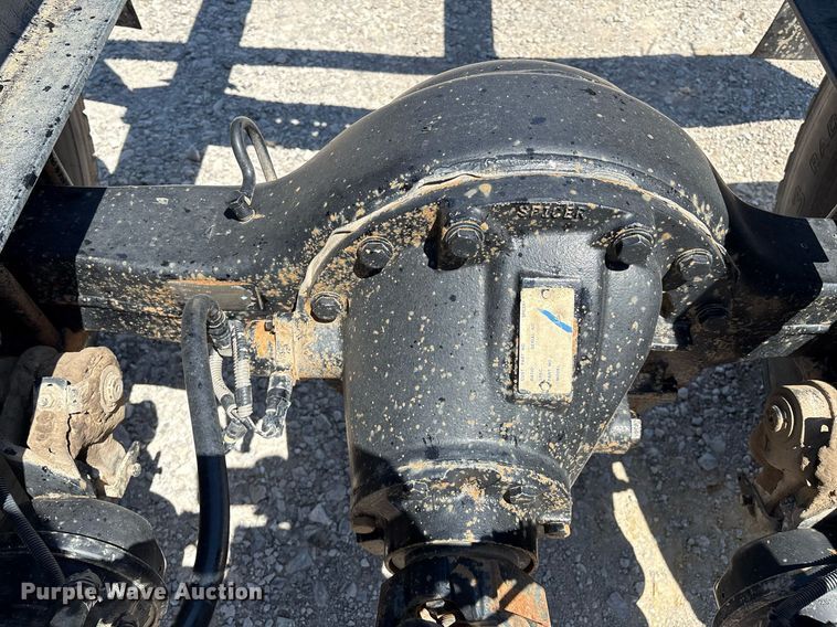 image for item EL2105 2017 Peterbilt 337 truck cab and chassis