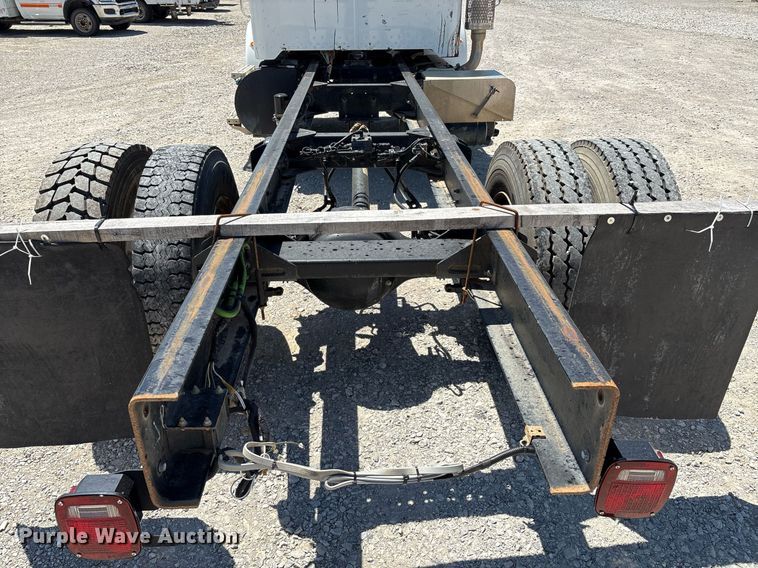 image for item EL2105 2017 Peterbilt 337 truck cab and chassis