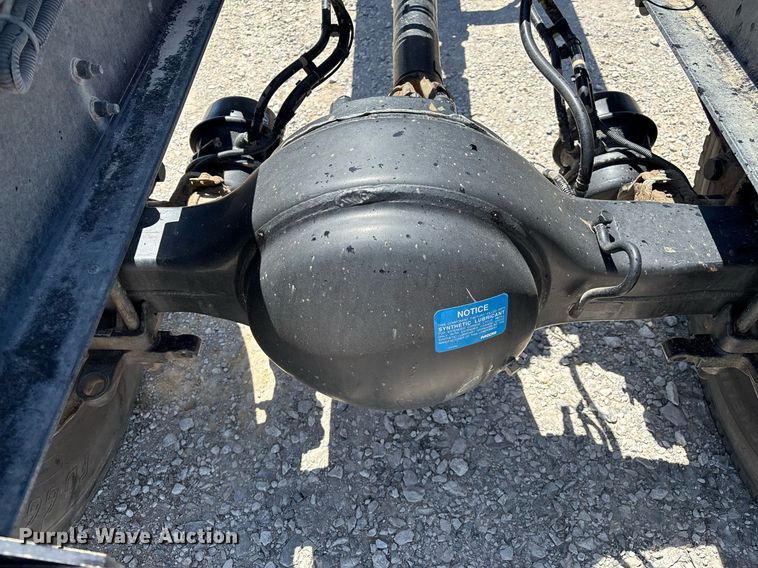 image for item EL2105 2017 Peterbilt 337 truck cab and chassis