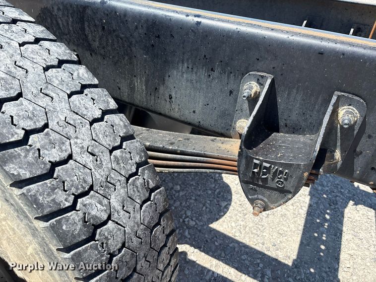 image for item EL2105 2017 Peterbilt 337 truck cab and chassis