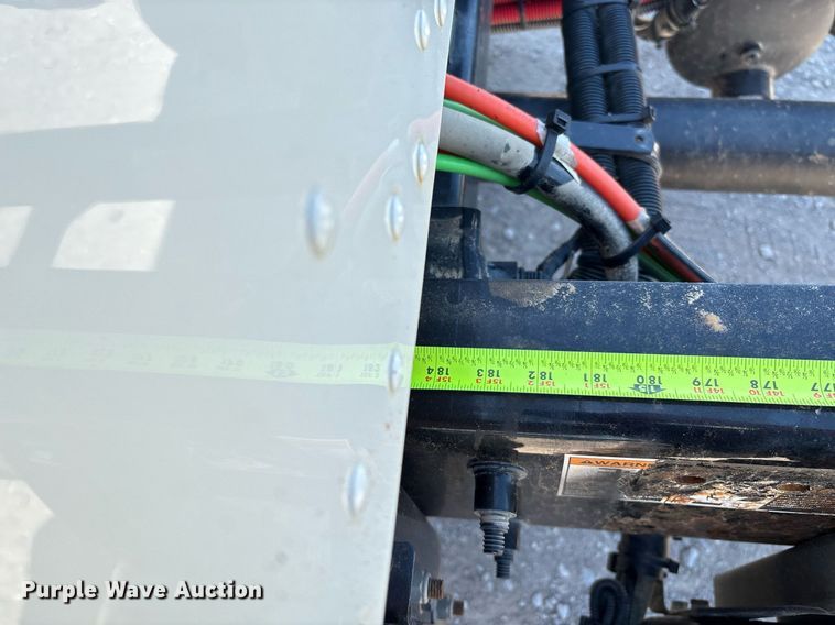 image for item EL2105 2017 Peterbilt 337 truck cab and chassis