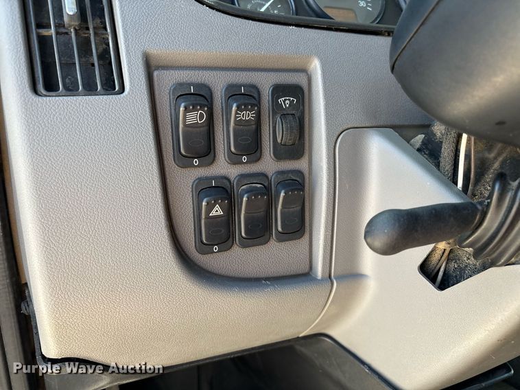 image for item EL2105 2017 Peterbilt 337 truck cab and chassis