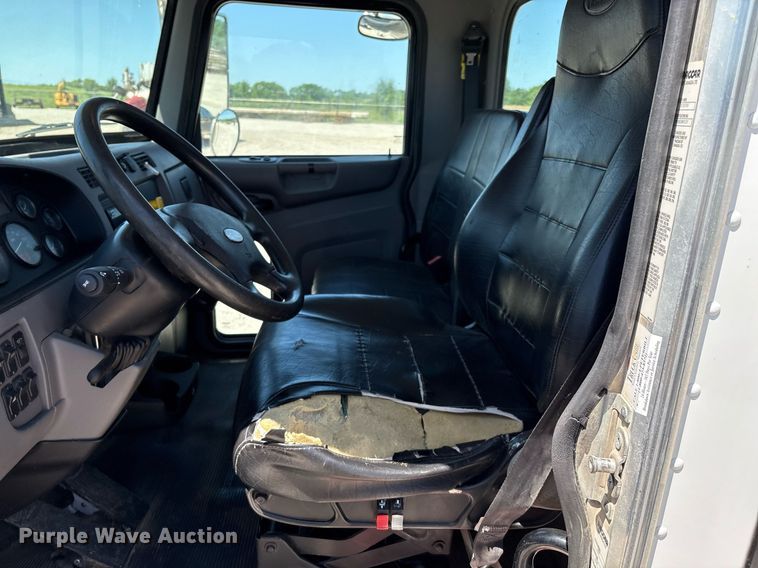 image for item EL2105 2017 Peterbilt 337 truck cab and chassis