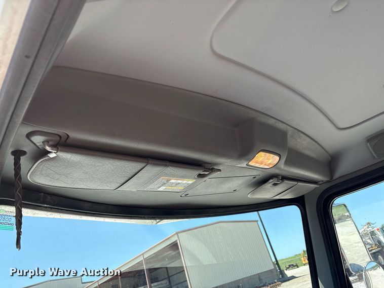 image for item EL2105 2017 Peterbilt 337 truck cab and chassis