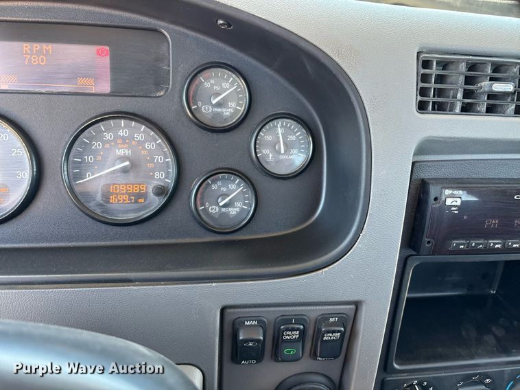 image for item EL2105 2017 Peterbilt 337 truck cab and chassis