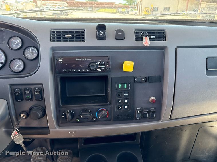 image for item EL2105 2017 Peterbilt 337 truck cab and chassis