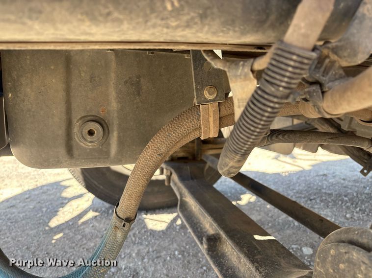 image for item EL2105 2017 Peterbilt 337 truck cab and chassis