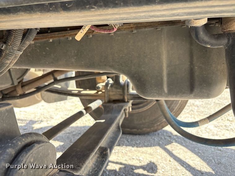 image for item EL2105 2017 Peterbilt 337 truck cab and chassis