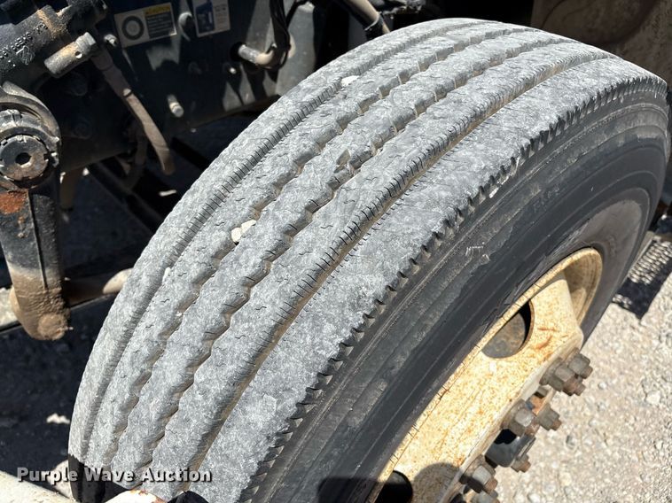 image for item EL2105 2017 Peterbilt 337 truck cab and chassis