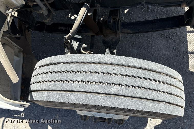 image for item EL2105 2017 Peterbilt 337 truck cab and chassis