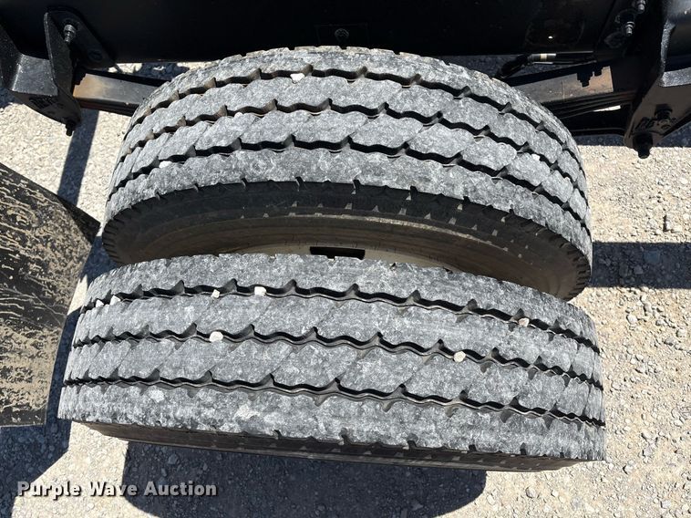 image for item EL2105 2017 Peterbilt 337 truck cab and chassis