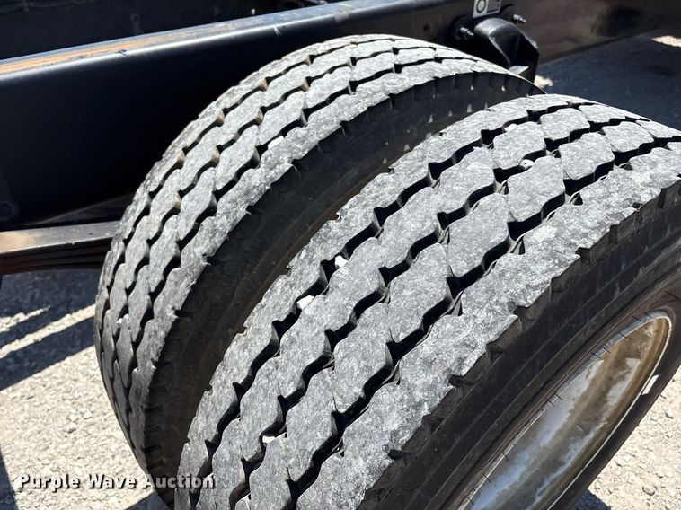 image for item EL2105 2017 Peterbilt 337 truck cab and chassis