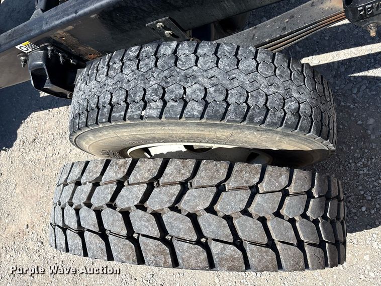 image for item EL2105 2017 Peterbilt 337 truck cab and chassis