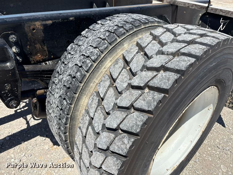 image for item EL2105 2017 Peterbilt 337 truck cab and chassis