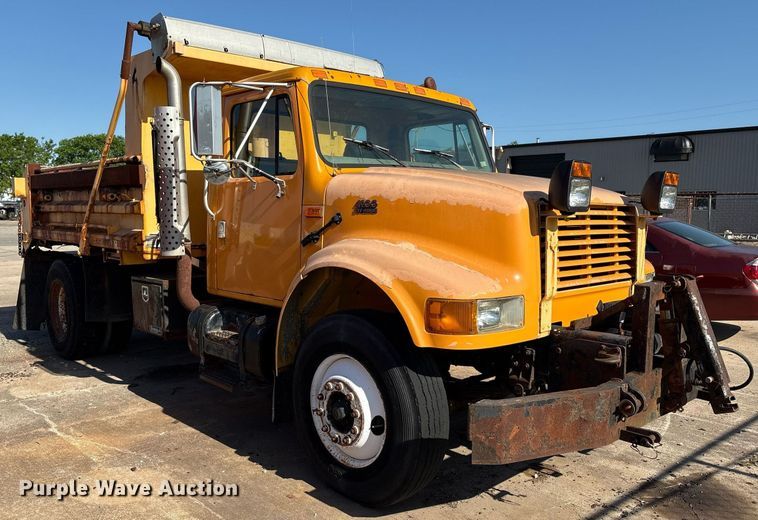 image for item EM2505 2001 International 4900 dump truck