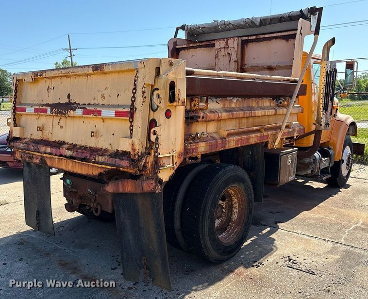 image for item EM2505 2001 International 4900 dump truck