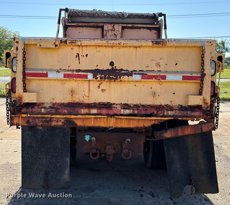 image for item EM2505 2001 International 4900 dump truck