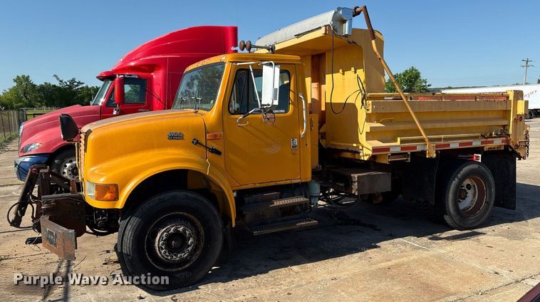 image for item EM2505 2001 International 4900 dump truck