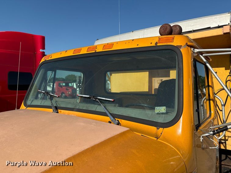 image for item EM2505 2001 International 4900 dump truck