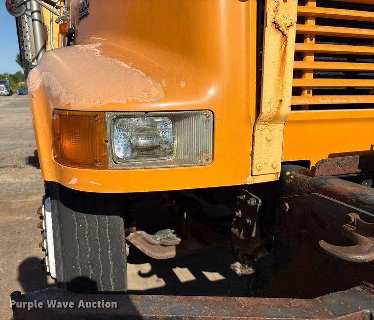 image for item EM2505 2001 International 4900 dump truck