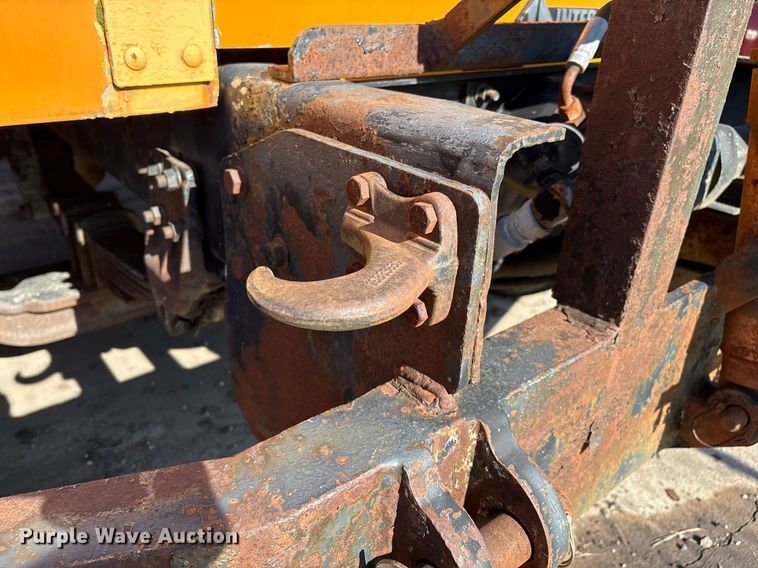 image for item EM2505 2001 International 4900 dump truck