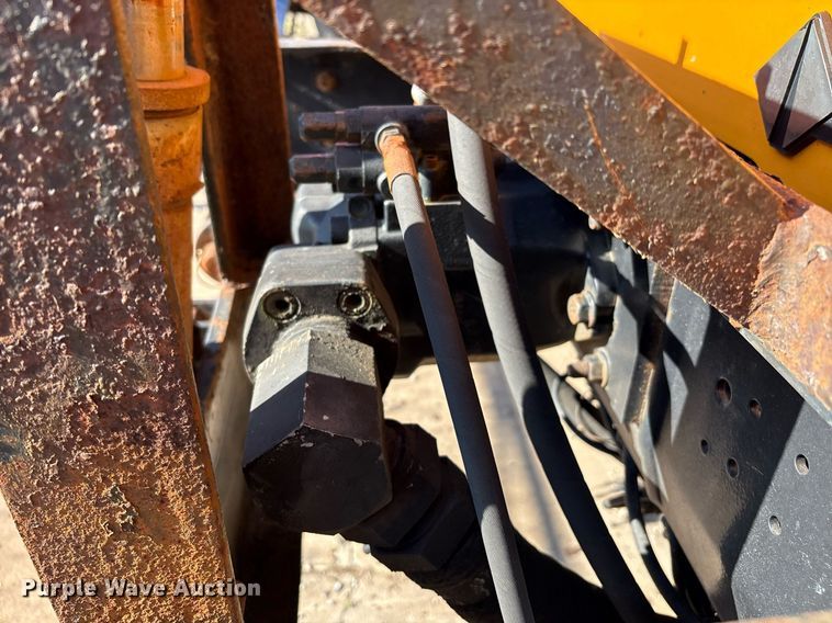 image for item EM2505 2001 International 4900 dump truck