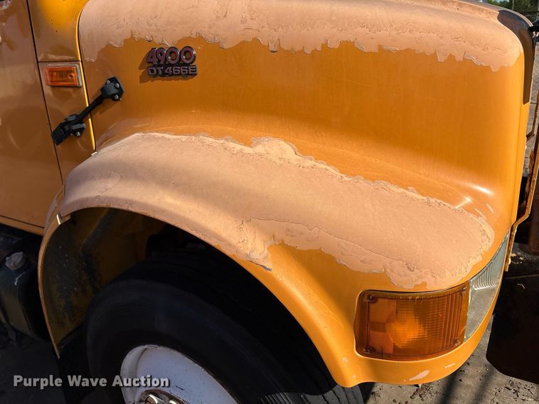 image for item EM2505 2001 International 4900 dump truck