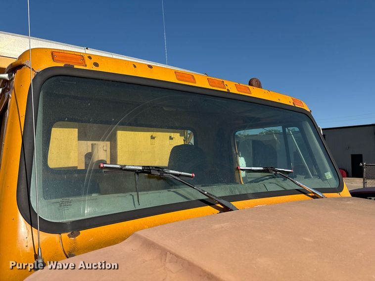 image for item EM2505 2001 International 4900 dump truck