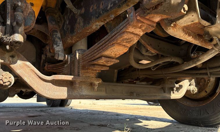 image for item EM2505 2001 International 4900 dump truck