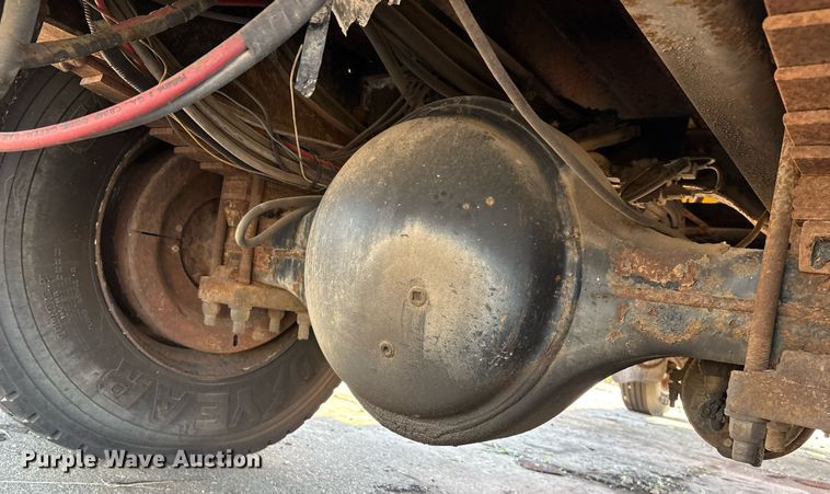 image for item EM2505 2001 International 4900 dump truck