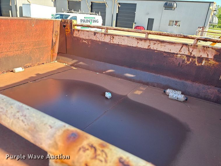 image for item EM2505 2001 International 4900 dump truck