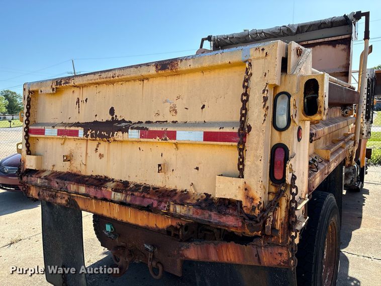 image for item EM2505 2001 International 4900 dump truck