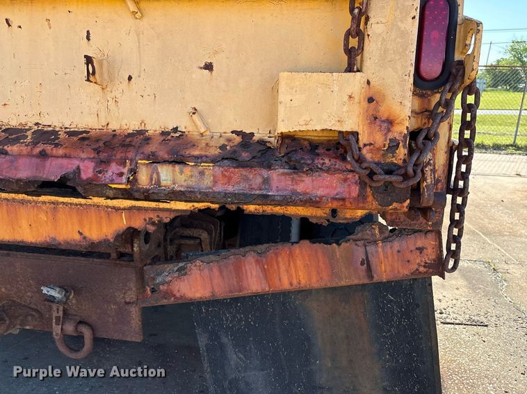 image for item EM2505 2001 International 4900 dump truck