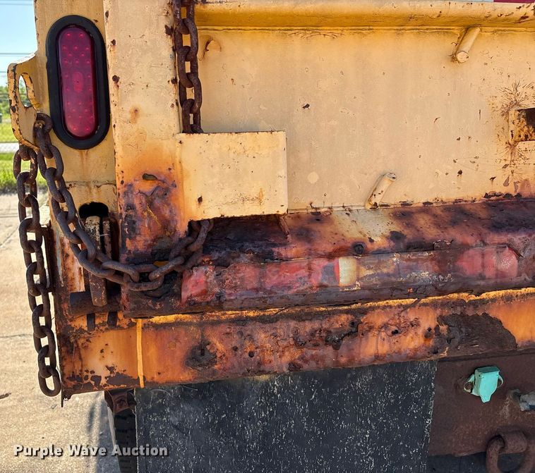 image for item EM2505 2001 International 4900 dump truck