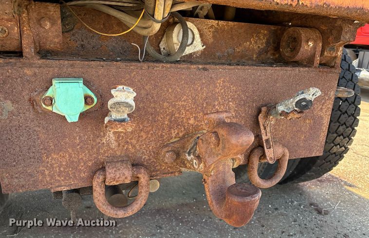 image for item EM2505 2001 International 4900 dump truck