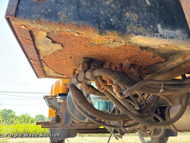 image for item EM2505 2001 International 4900 dump truck