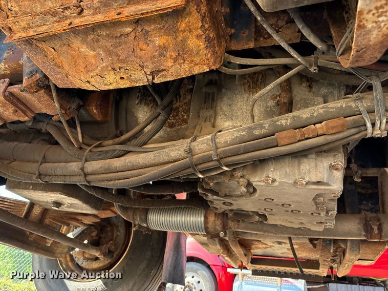 image for item EM2505 2001 International 4900 dump truck