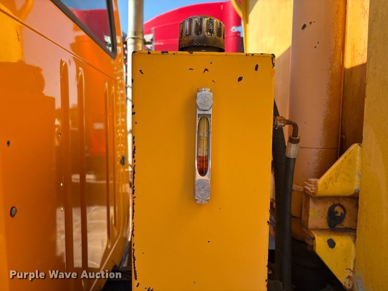 image for item EM2505 2001 International 4900 dump truck