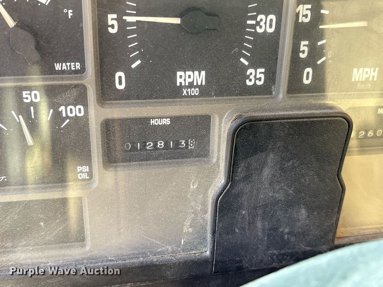 image for item EM2505 2001 International 4900 dump truck