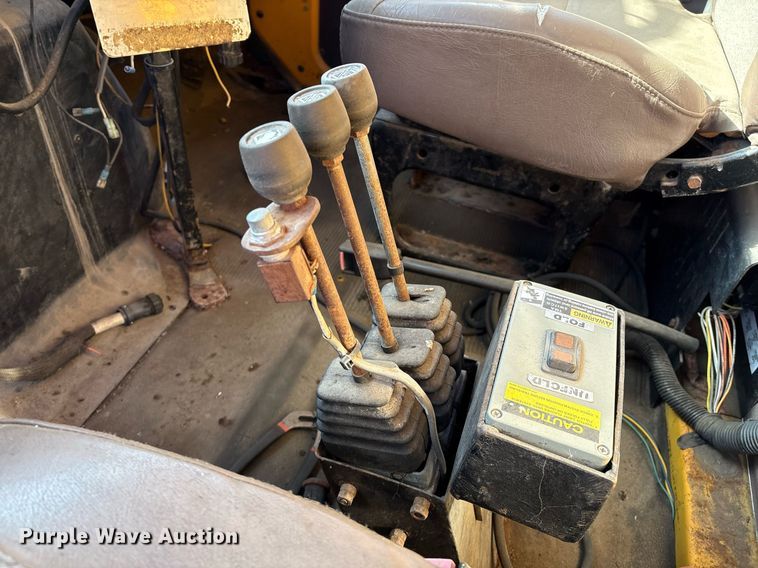 image for item EM2505 2001 International 4900 dump truck