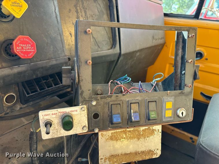 image for item EM2505 2001 International 4900 dump truck